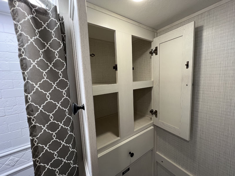 Palomino HS 3210 Bath Wardrobe Open