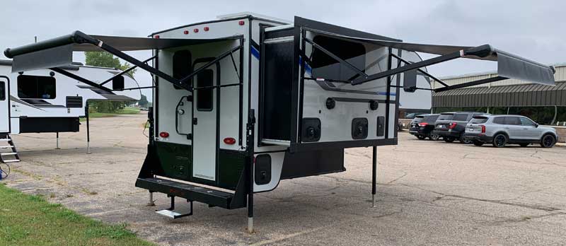 Palomino HS 3210 Exterior Side And Back