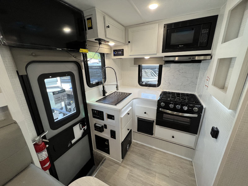 Palomino HS 3210 Kitchen