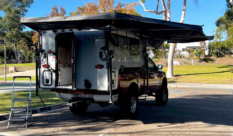 Overland Systes Bolt On 270 Degree Shade Set Up