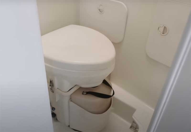 Lance 981 Compositing Toilet