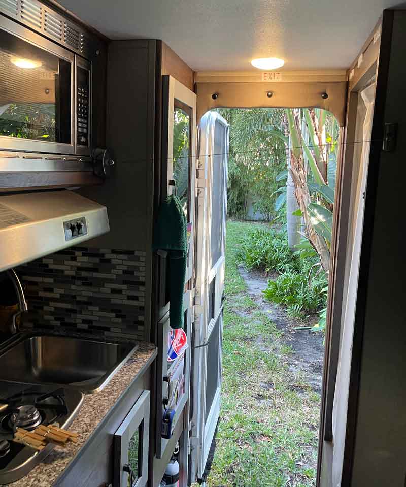 Bathroom Hideout Temporary Stainless Clothesline