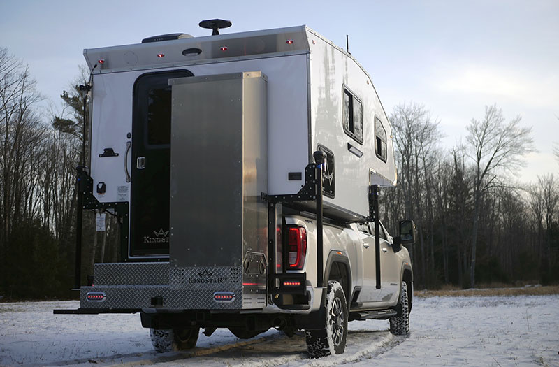 Kingstar KRUZR 6 with accessories