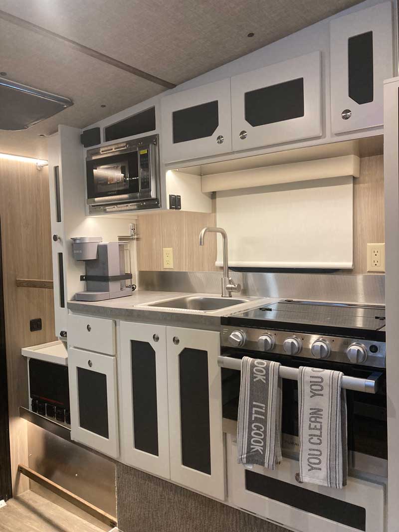 Kingstar Kruzer 8 Cascade Interior Cabinetry