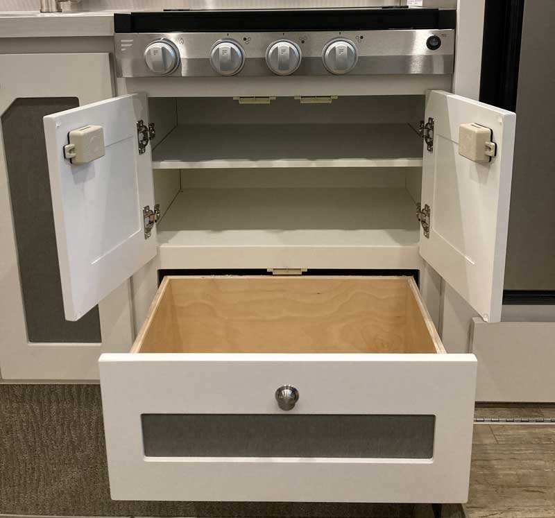 Kingstar Lots Of Storage Under Stove