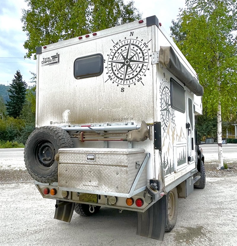 Back Box And Compass Graphic