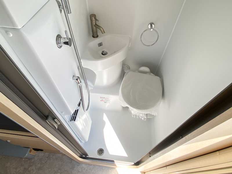 Cirrus 820 LE Bathroom