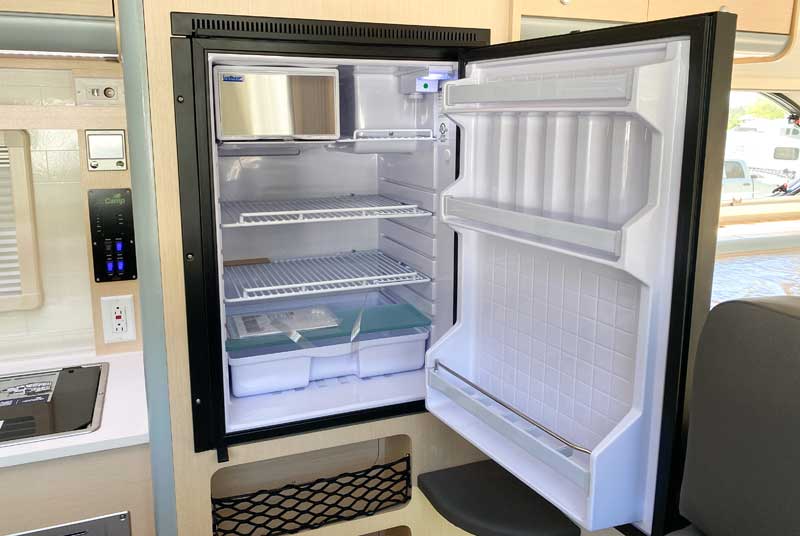 Cirrus 820 LE Refrigerator