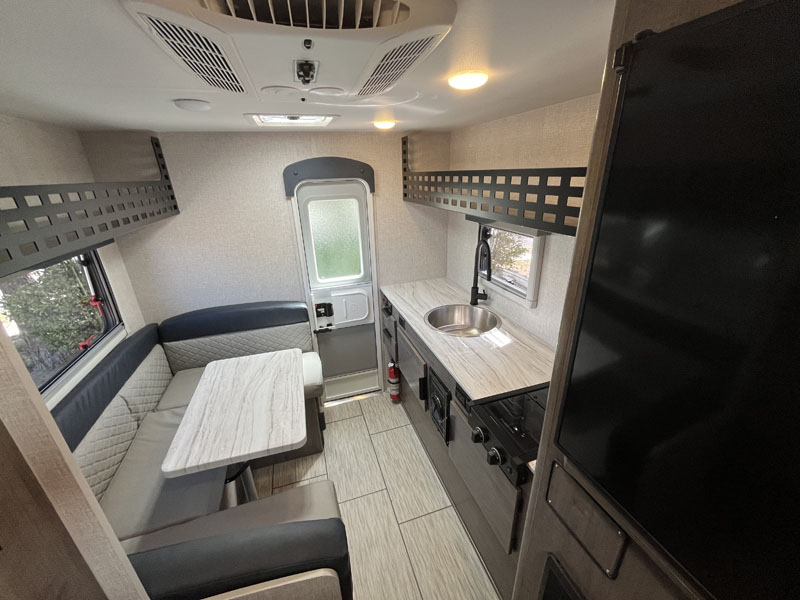 Lance 805 Overcab To Door Production Unit