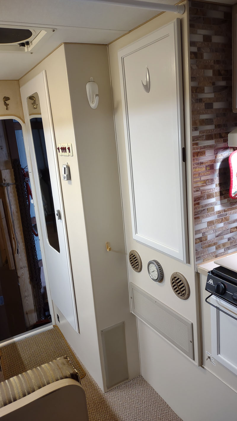 Lance Camper Facelift Closet Door