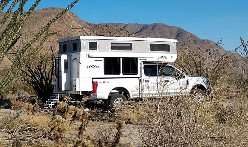 Hallmark 3 Ute Everest In The Desert