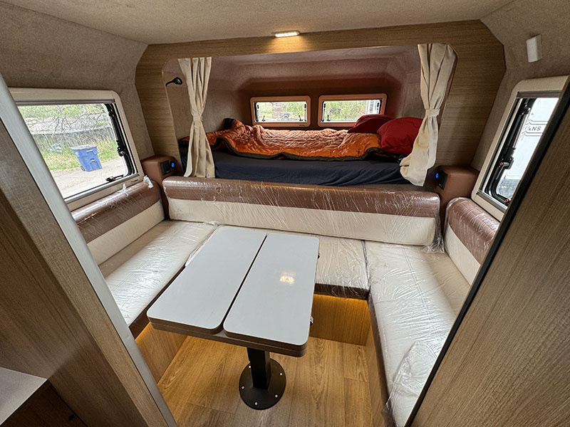Hotomobil Interior Dinette Cabover Closed