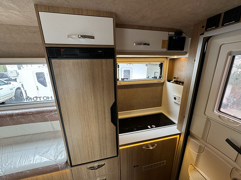 Hotomobil Interior Kitchen Upper