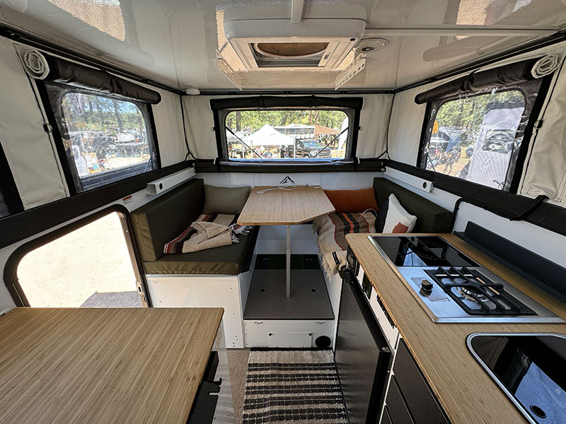 OEV Hudson Bay Pop Up Dinette Wide