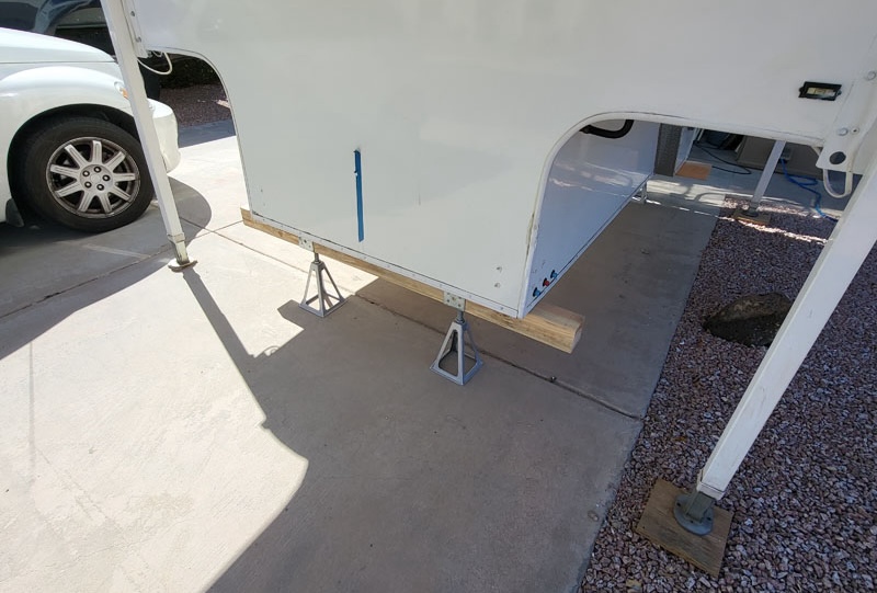 Easy Truck Camper Storage Jacks Set Up