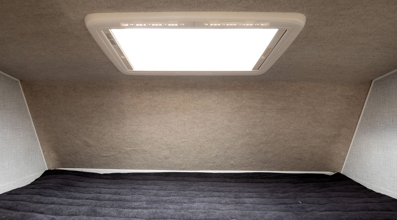 Northern Lite 610 Skylight Overcab