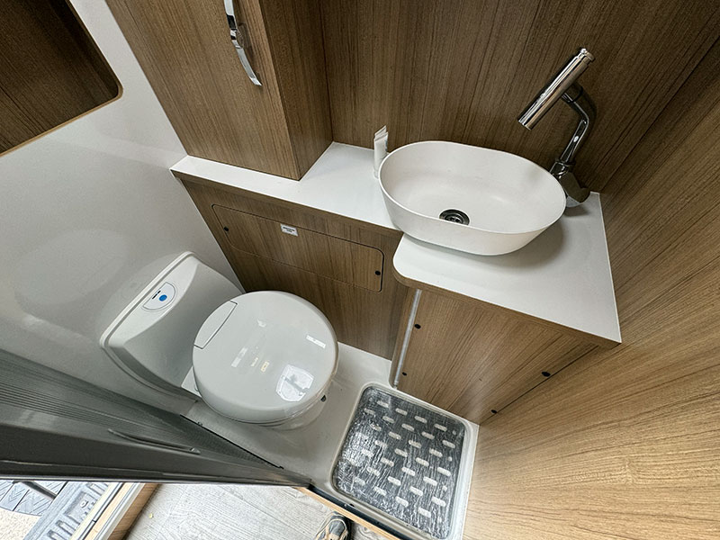 Hotomobil Camper Bathroom