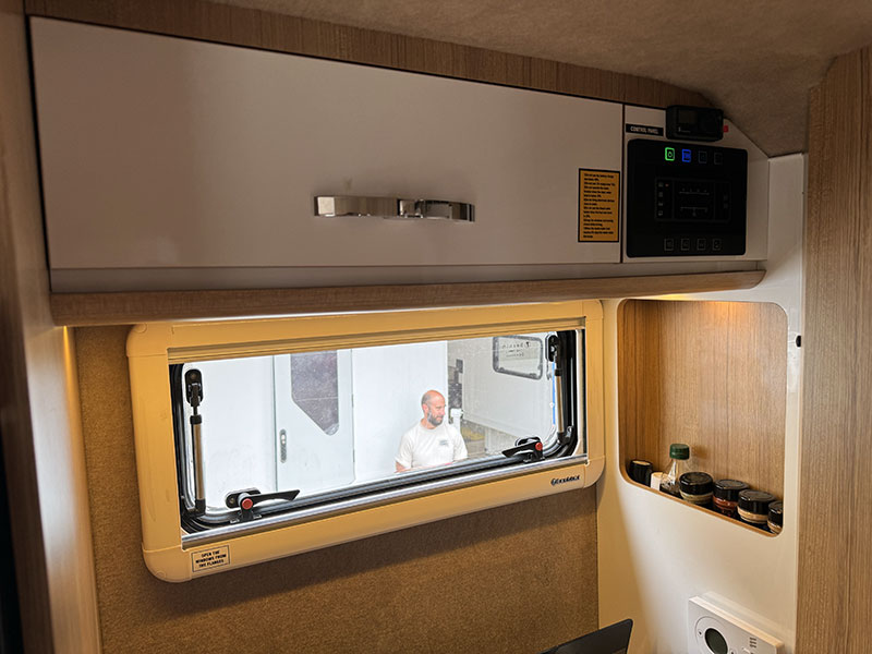 Hotomobil Kitchen Upper Cabinetry