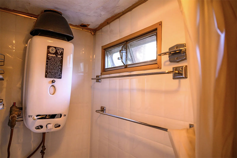 Del Ray Sky Lounge Camper Interior Bathroom Shower And Window