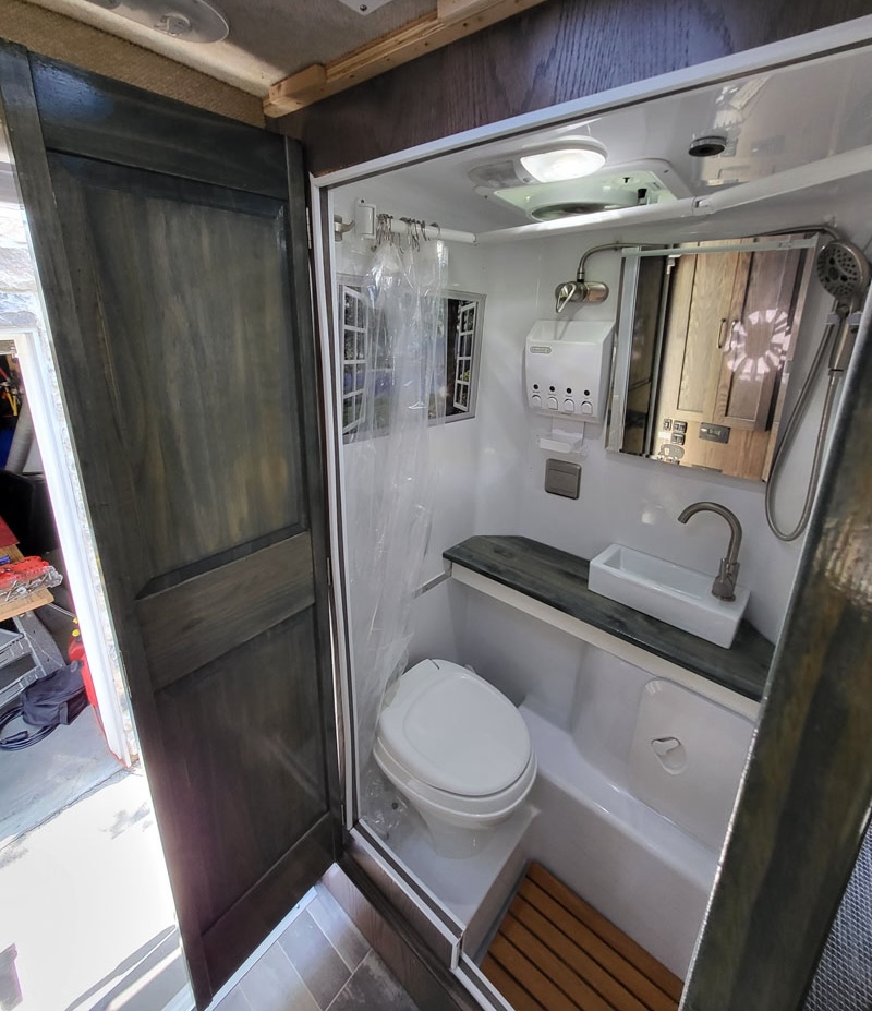 Bathroom Glam Northern Lite 8 11EX Wet Bath