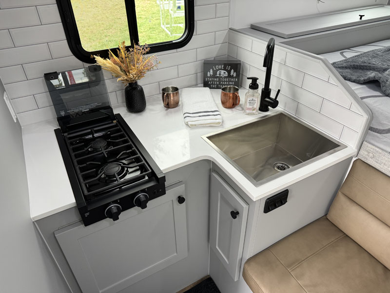 Aerie Kitchen Sink Stove