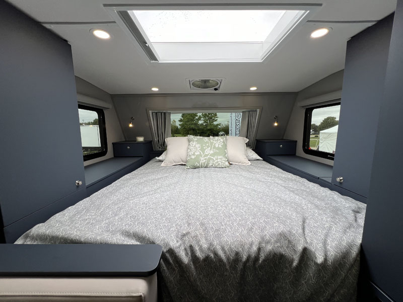 Citation 10-8 Overcab Bed