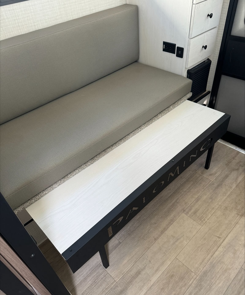 Palomino HS-3201 Bench With Pull Out