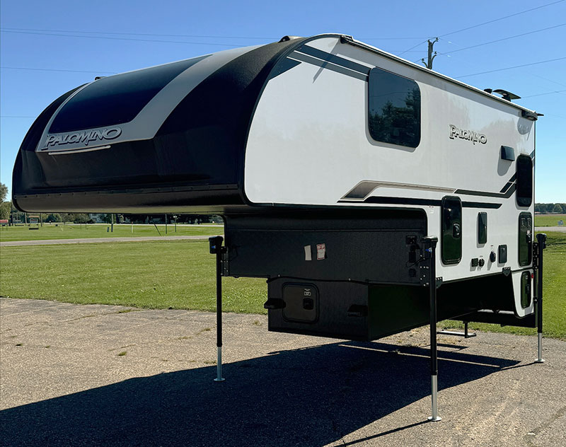 Palomino HS-3201 Exterior Front