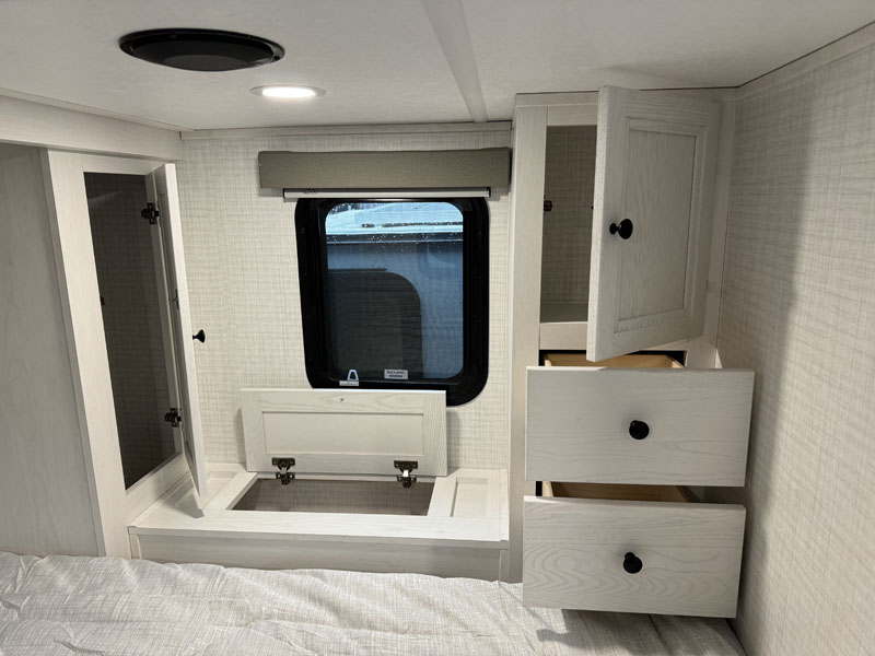 White Cabinetry Bedroom Palomino HS 3201