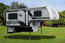 Arctic Fox 811 Exterior 2025