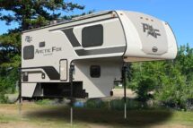 Arctic Fox 865 Exterior 2025