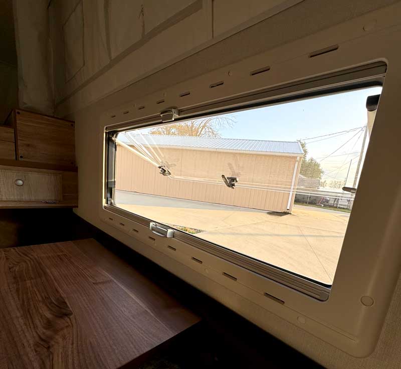 Big Dinette Window Northstar GMAX