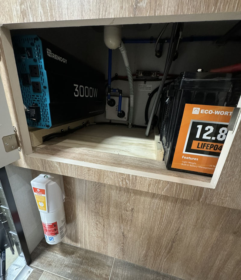  Northstar GMAX 3000 Watt Inverter And Lithium Battery