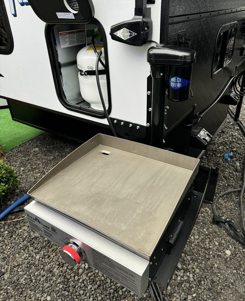 Palomino Table And Propane Connect