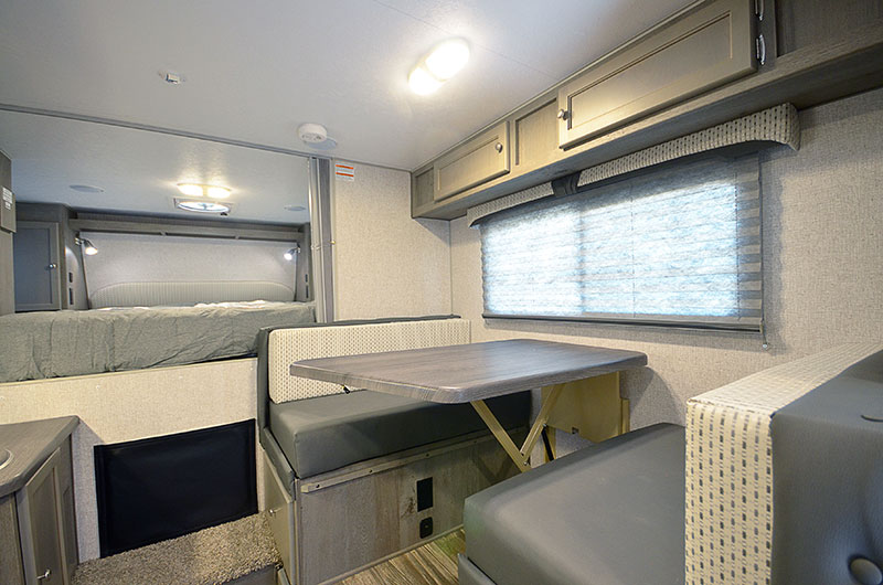 Wolf Creek 910 Dinette