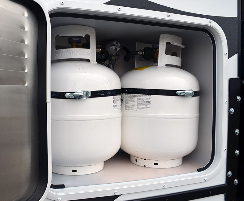 Wolf Creek 910 Propane Compartment with tanks