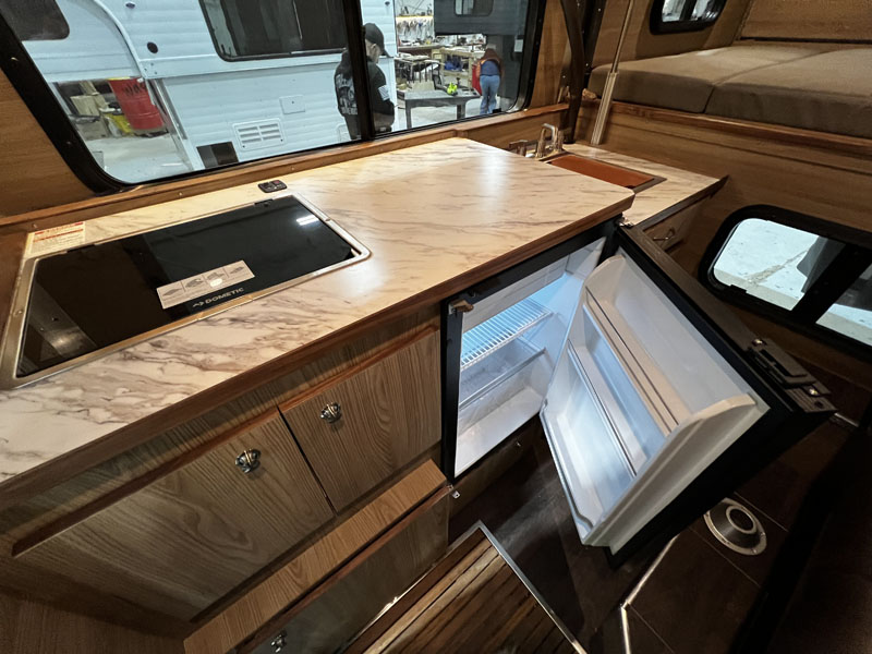 Alaskan 630 Kitchen With Refrigerator