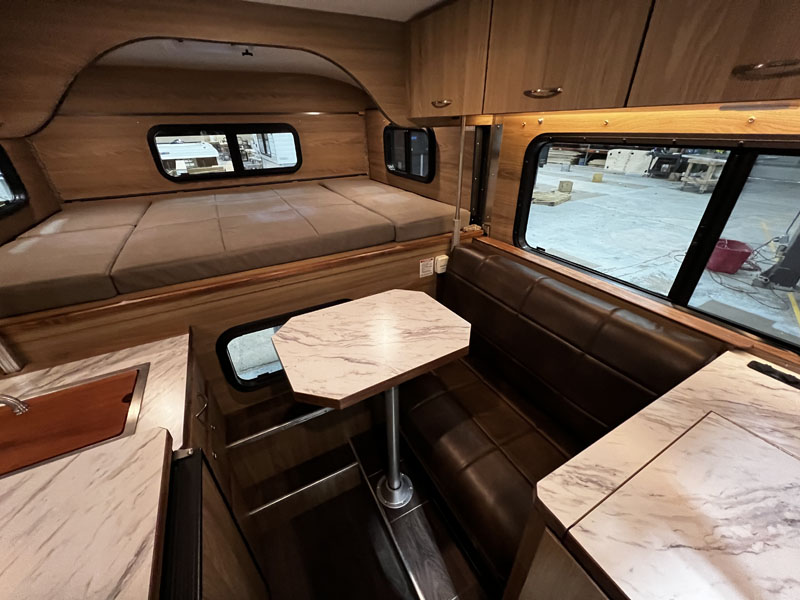 Alaskan 630 Table Set Up