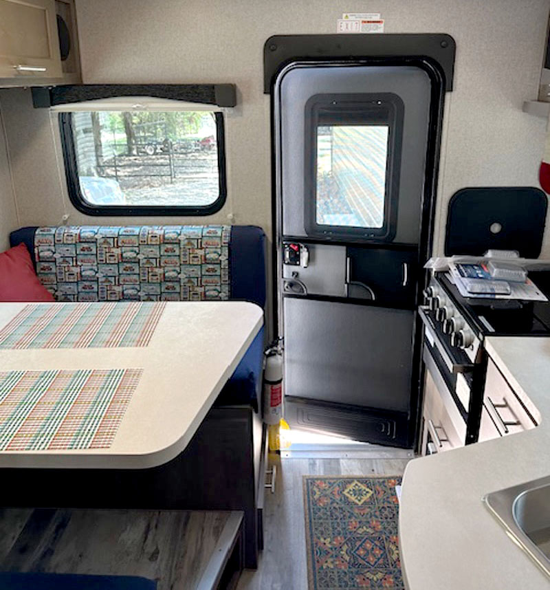 Adventurer 86FB Inside