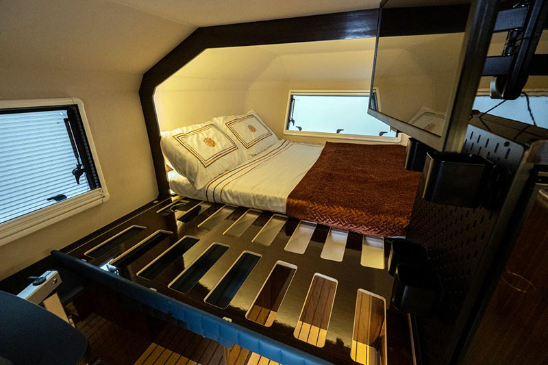 Hotomobil Cyberglad Interior Cabover Bed Extension