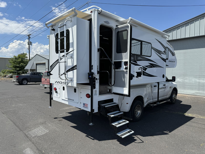 Host Mammoth Center Kitchen Exterior Passenger Side
