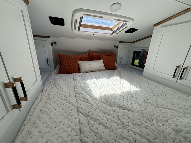 Rugged Mountain X14 Overcab White