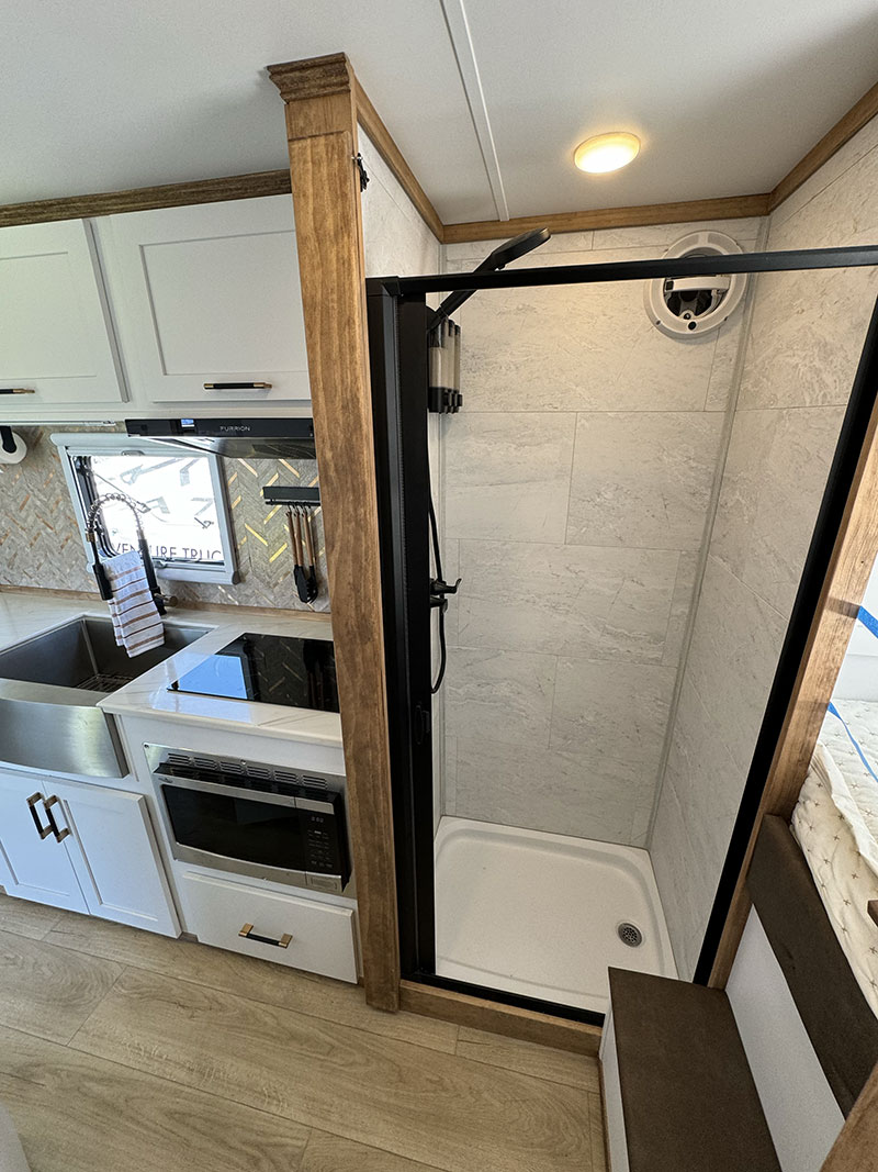 Rugged Mountain X14 Split Bath Shower
