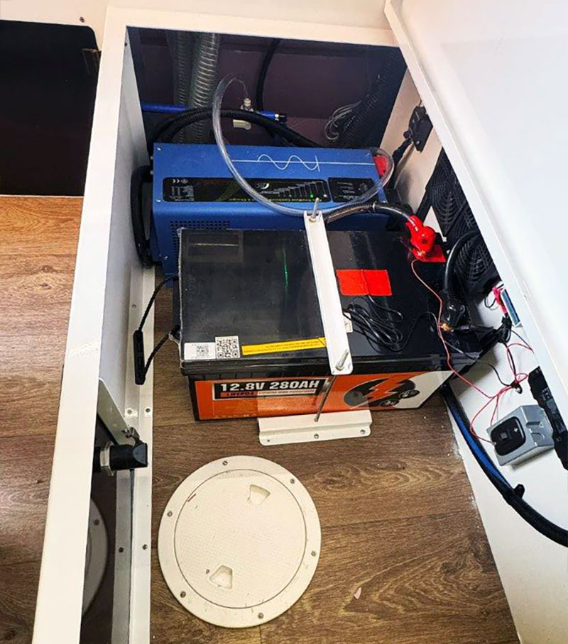 Star Comet Interior Battery And Inverter