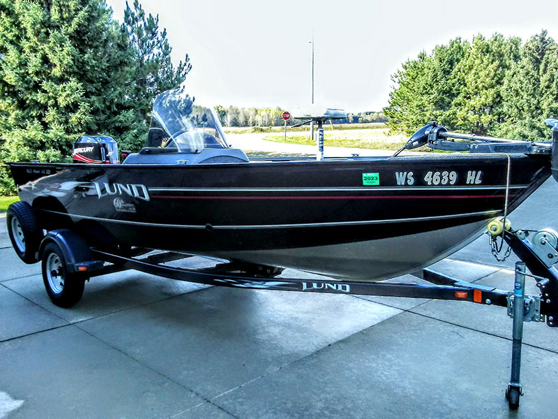 Palomino HS-8801 Camper And Lund 1625SS Boat