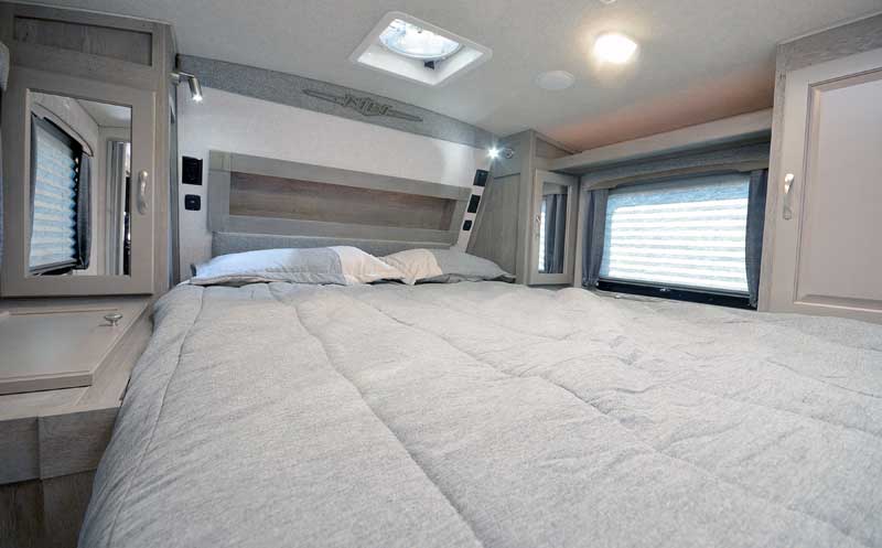 Arctic Fox Camper 992