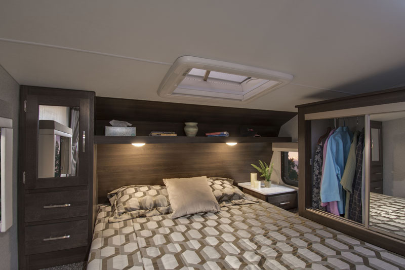 Eagle Cap 1165 Bedroom
