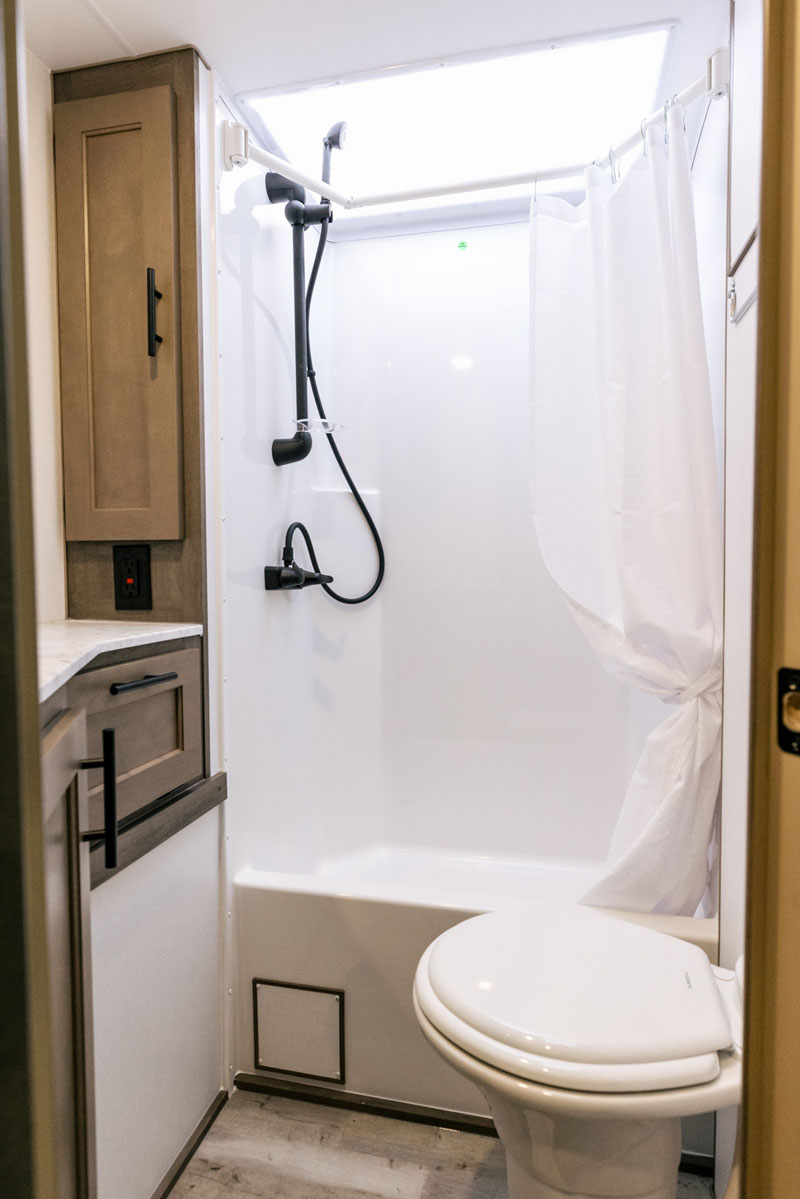 Eagle Cap 1165 Shower And Toilet