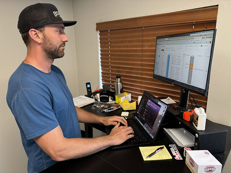 Bowen Customs Factory Stu Workstation