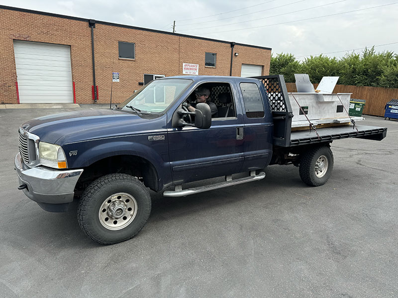 Bowen Customs Factory Welding Truck Going To Powder